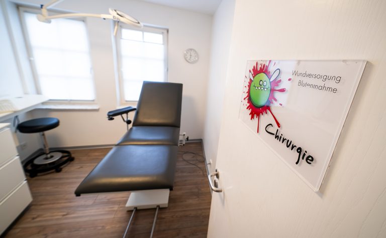 Arbeitsplatz des Praxisteams in der Kinderarztpraxis